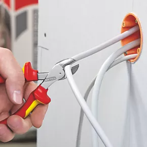 Knipex VDE Diagonal Cutters 6 1/4" (160mm) 4 Knipex VDE Diagonal Cutters 6 1/4" (160mm) - Image 4